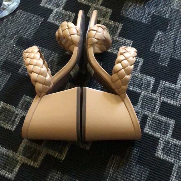 Schutz Shoes Schutz Cream leather, braided.Sandals - Picture 5 of 7